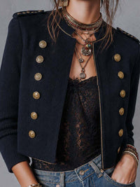 Veste militaire tricotée courte à col rond, épaulettes, double boutonnage et garniture en bouton doré antique