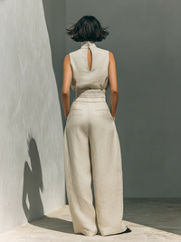 Julie | Ensemble deux pièces beige en lin avec haut sans manches et pantalon large