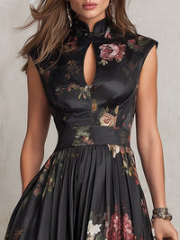 Violette™ | Robe midi en satin plissé noir à imprimé floral et encolure goutte d'eau