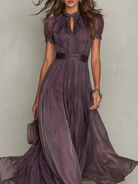 Ambre | Robe longue violette avec découpe goutte d'eau et bordure en dentelle de mousseline