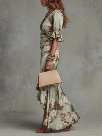 Anne™ | Robe longue asymétrique en satin vert à col en V, manches bouffantes et imprimé floral