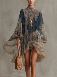 Agathe | Robe courte asymétrique en mousseline bleu marine à col montant et imprimé baroque