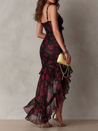 Edith | Robe courte drapée noire et rouge à fleurs et ourlet volanté